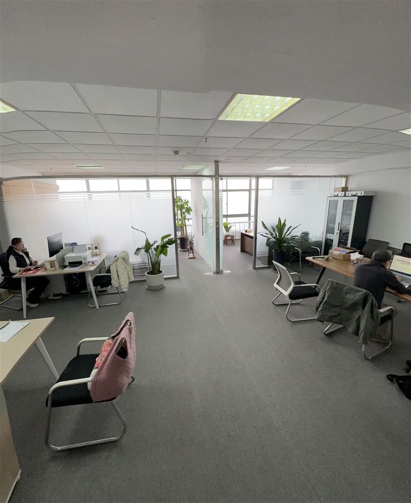 张店人民公园附近，钻石商务大厦朝阳115平写字楼出租